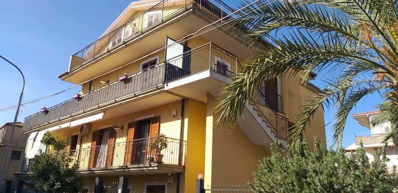 palazzo a 3 livelli